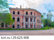 Бывшая усадьба Неручьевой (Соколова) - 1793-1798 гг. Вышний Волочек, Тверская область (2018 год). Редакционное фото, фотограф Александр Щепин / Фотобанк Лори