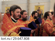 Литургия в храме Спаса Нерукотворного Образа в Усово (2018 год). Редакционное фото, фотограф Дмитрий Неумоин / Фотобанк Лори