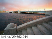Tuchkov bridge on a summer evening at sunset. Saint-Petersburg. (2018 год). Стоковое фото, фотограф Алексей Маринченко / Фотобанк Лори