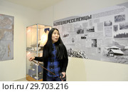 Девушка-экскурсовод в музейном отделе "Депортация калмыцкого народа". Национальный музей  Калмыкии имени Н. Н. Пальмова, Элиста (2017 год). Редакционное фото, фотограф Ирина Борсученко / Фотобанк Лори