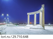 Нижний Новгород. На набережной Волги. Semicircular columns on the Volga embankment (2019 год). Стоковое фото, фотограф Baturina Yuliya / Фотобанк Лори