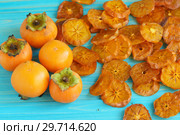 Высушенные ломтики и целые плоды хурмы (лат. Diospyros) Стоковое фото, фотограф Наталья Гармашева / Фотобанк Лори