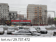 Москва, улица Симоновский Вал зимой (2019 год). Редакционное фото, фотограф Дмитрий Неумоин / Фотобанк Лори