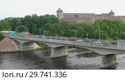 Очередь на Мосту Дружбы на въезд в Россию. Российско-эстонская граница, Ивангород (2017 год). Редакционное видео, видеограф Виктор Карасев / Фотобанк Лори