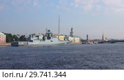 Фрегат "Адмирал Макаров" в акватории Невы. Подготовка ко Дню ВМФ, Санкт-Петербург (2018 год). Редакционное видео, видеограф Виктор Карасев / Фотобанк Лори