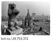 Химера на Спасской башне Московского Кремля. Стоковое фото, фотограф Борис Кавашкин / Фотобанк Лори