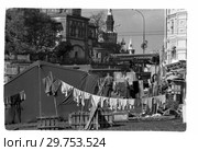 Палаточный городок у гостиницы "Россия", 1990. Редакционное фото, фотограф Борис Кавашкин / Фотобанк Лори