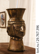 Ancient Peruvian silver vessel (2019 год). Редакционное фото, фотограф Евгений Харитонов / Фотобанк Лори