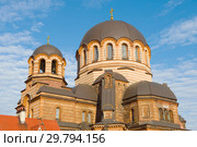 Купол собора Воскресения Господня крупным планом солнечным днем. Нарва, Эстония (2018 год). Стоковое фото, фотограф Виктор Карасев / Фотобанк Лори