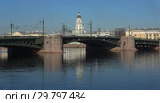 Апрельский день у Дворцового моста. Санкт-Петербург, Россия (2018 год). Стоковое видео, видеограф Виктор Карасев / Фотобанк Лори