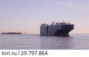 Largest vehicles carrier AUTO ENERGY leaves the port of St. Petersburg and goes along fairway in Gulf of Finland (2018 год). Редакционное видео, видеограф Юлия Бабкина / Фотобанк Лори