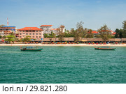 Sihanoukville, Cambodia. View from the sea to the city beach and boats (2013 год). Стоковое фото, фотограф Юлия Бабкина / Фотобанк Лори