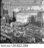 Октябрьская демонстрация, посвященная семидесятилетию Великого Октября, 1987. Стоковое фото, фотограф Борис Кавашкин / Фотобанк Лори