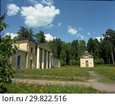 Конторский флигель, усадьба Архангельское 2004. Редакционное фото, фотограф Борис Кавашкин / Фотобанк Лори
