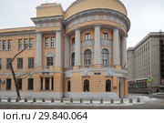 Московский педагогический государственный университет, фрагмент архитектуры (2019 год). Редакционное фото, фотограф Дмитрий Неумоин / Фотобанк Лори