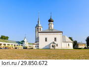 Resurrection Church and the central square in the summer morning. Russia, Suzdal. Gold ring. Редакционное фото, фотограф Mikhail Starodubov / Фотобанк Лори