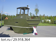 Понтон самоходный (толкач) ПСТ-1 на Международном военно-техническом форуме "Армия-2018". Кубинка, военно-патриотический парк "Патриот" Редакционное фото, фотограф Игорь Долгов / Фотобанк Лори