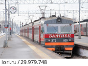 Санкт-Петербург. Балтийский вокзал. Электропоезд "Балтиец" на перроне (2019 год). Редакционное фото, фотограф Литвяк Игорь / Фотобанк Лори