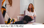 Reception at the psychologist in the clinic. The doctor nods. Стоковое видео, видеограф Константин Шишкин / Фотобанк Лори