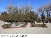 Парк "Зеленый остров" весной. Город Черкесск (2019 год). Редакционное фото, фотограф Алексей Гусев / Фотобанк Лори