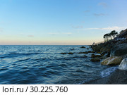 Сумерки живописном пляже "Зеленый Мыс" в курортной Алупке. Крым (2018 год). Стоковое фото, фотограф Наталья Гармашева / Фотобанк Лори