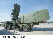 Российская радиолокационная станция - всевысотный обнаружитель 96Л6Е в новом парке "Патриот", вид слева-сзади (2016 год). Редакционное фото, фотограф Малышев Андрей / Фотобанк Лори