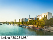 Seine river and quai de Bercy embarkment Paris (2016 год). Стоковое фото, фотограф Сергей Новиков / Фотобанк Лори