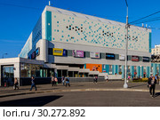 Москва, Северное Тушино, торговый центр "Планерная" (2018 год). Редакционное фото, фотограф glokaya_kuzdra / Фотобанк Лори