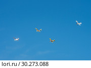 Звено самолётов СП-38УТА, СП-39УТА, СП-37УТА в полете. Formation of planes SP-38UTA, SP-39UTA, SP-37UTA in flight. Стоковое фото, фотограф Евгений Романов / Фотобанк Лори