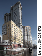 Москва высотки на улице Ельнинская у метро Молодёжная (2019 год). Редакционное фото, фотограф Дмитрий Неумоин / Фотобанк Лори
