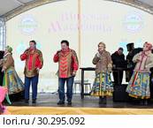 Самара. Масленица. Выступление фольклорного ансамбля (2019 год). Редакционное фото, фотограф Светлана Кириллова / Фотобанк Лори