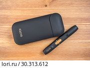 IQOS 2.4 Plus — инновационная система нагревания табака (2019 год). Редакционное фото, фотограф Владимир Сергеев / Фотобанк Лори