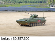 БМП-1АМ - российская модернизированная гусеничная боевая машина пехоты на Международном военно-техническом форуме "Армия-2018". Полигон "Алабино" в Московской области. Редакционное фото, фотограф Игорь Долгов / Фотобанк Лори