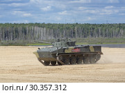 Боевая машина десанта БМД-4м на Международном военно-техническом форуме "Армия-2018". Московская область, полигон "Алабино" Редакционное фото, фотограф Игорь Долгов / Фотобанк Лори