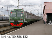 Пермь. Электропоезд постоянного тока ЭД4М-0194 отправляется в депо со станции Пермь-II Свердловской железной дороги (2007 год). Редакционное фото, фотограф Дмитрий Щукин / Фотобанк Лори