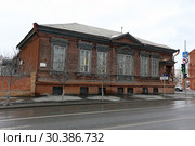 Бывшее Николаевское двухклассное городское училище. Город Тюмень, улица Ленина, 5 (2019 год). Стоковое фото, фотограф Алексей Гусев / Фотобанк Лори