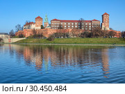 Вавельский замок и фрагмент Вавельского собора в Кракове, Польша (2016 год). Стоковое фото, фотограф Михаил Марковский / Фотобанк Лори