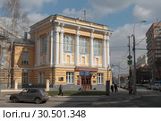 Москва, Университетская клиническая больница №2 на Большой Пироговской улице (2019 год). Редакционное фото, фотограф Дмитрий Неумоин / Фотобанк Лори
