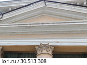 The old Soviet multystoried building with balconies and columns of Parthenon, Krasnooktyabrsky district, Volgograd (2019 год). Редакционное фото, фотограф Владимир Арсентьев / Фотобанк Лори