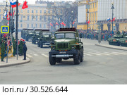 Колонна автомобилей 9К51М «Торнадо-Г» после военного парада в честь Дня Победы. Санкт-Петербург (2017 год). Редакционное фото, фотограф Виктор Карасев / Фотобанк Лори