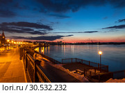 View of the night winter embankment of the Angara river in Irkutsk, Russia (2019 год). Стоковое фото, фотограф Наталья Волкова / Фотобанк Лори