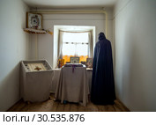 Реконструкция монашеской кельи, Задонский краеведческий музей, город Задонск (2018 год). Редакционное фото, фотограф Вячеслав Палес / Фотобанк Лори