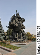 Скульптура «Дерево сказок» (автор – Зураб Церетели) на территории Московского зоопарка (2014 год). Редакционное фото, фотограф lana1501 / Фотобанк Лори