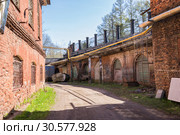Адмиралтейские Ижорские заводы. Корпус цепных кузниц (1809г), Колпино, Санкт-Петербург (2018 год). Редакционное фото, фотограф Юлия Бабкина / Фотобанк Лори