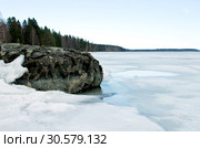 Весенне-зимний пейзаж Онежского озера в Карелии. Стоковое фото, фотограф Людмила Капусткина / Фотобанк Лори