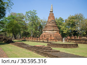 Древняя ступа на руинах буддистского храма Wat Phra That. Кампхенг Пхет, Таиланд (2016 год). Стоковое фото, фотограф Виктор Карасев / Фотобанк Лори