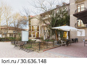 Отель "Афродита" на улице Галерейная, д.3 курортного города Феодосия в Крыму. Ранняя весна (2019 год). Редакционное фото, фотограф Наталья Гармашева / Фотобанк Лори