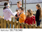 kids playing at Dead man in street. Стоковое фото, фотограф Яков Филимонов / Фотобанк Лори