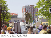 Город Владимир. 2019 год. Акция "Бессмертный полк", посвященная Дню Победы, на площади 30-летия Победы. Редакционное фото, фотограф Михаил Котов / Фотобанк Лори