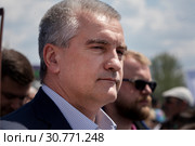 Глава Республики Крым Сергей Аксёнов на городском празднике в Крыму (2019 год). Редакционное фото, фотограф Николай Винокуров / Фотобанк Лори